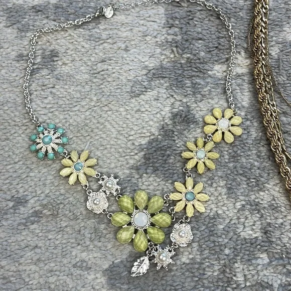 Bulk Lot of Mixed Fashion Costume Jewelry Necklaces Rings Bracelets Earrings - Picture 9 of 11